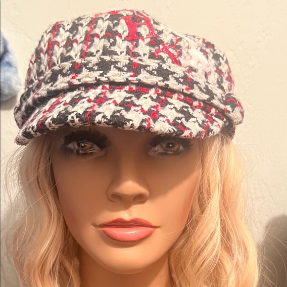 Accessories - ( 0350) Women Stylish Tweed Newsboy Cap w/ WHT Art Horse